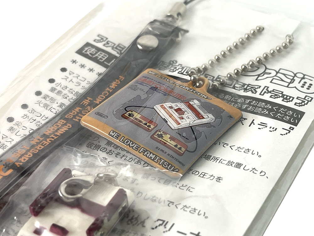 (NEW) Nintendo Famitsu Famicom Original Strap Keychain