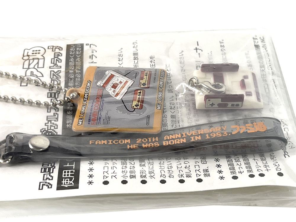 (NEW) Nintendo Famitsu Famicom Original Strap Keychain