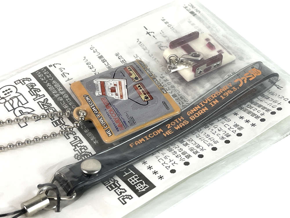 (NEW) Nintendo Famitsu Famicom Original Strap Keychain