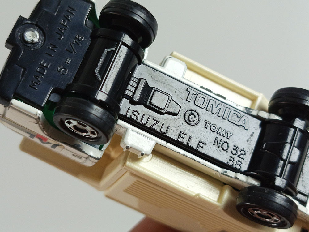 Tomica Jumbo Airport Set (JAL Japan Airlines)