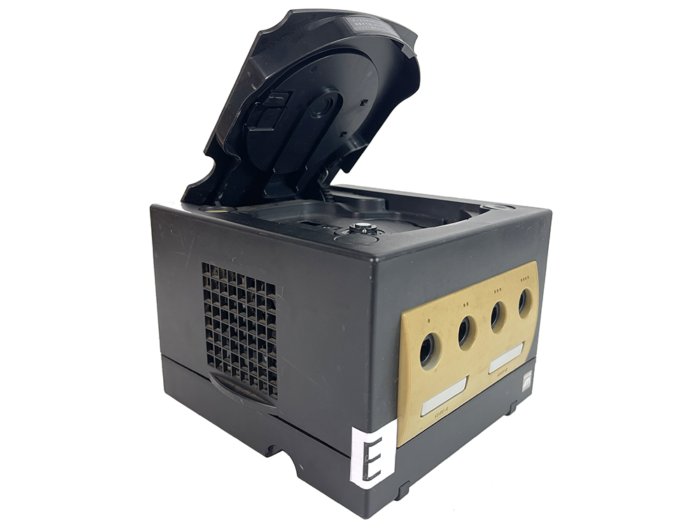 (FOR PARTS) Nintendo GameCube BLACK DOL-001 Console (E,JPN Ver)