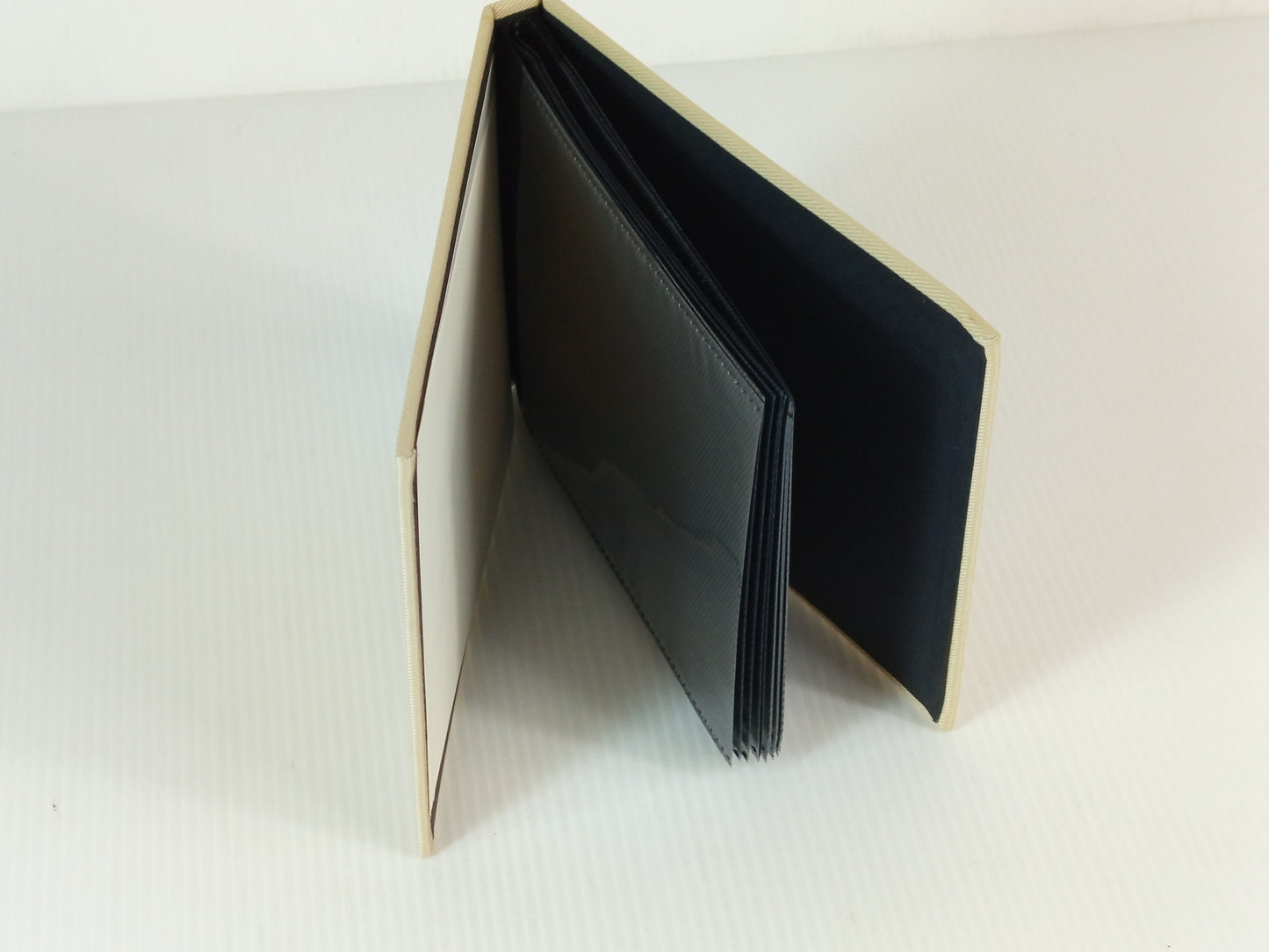 Ultra PRO Pikachu 9-Pocket PRO-Binder