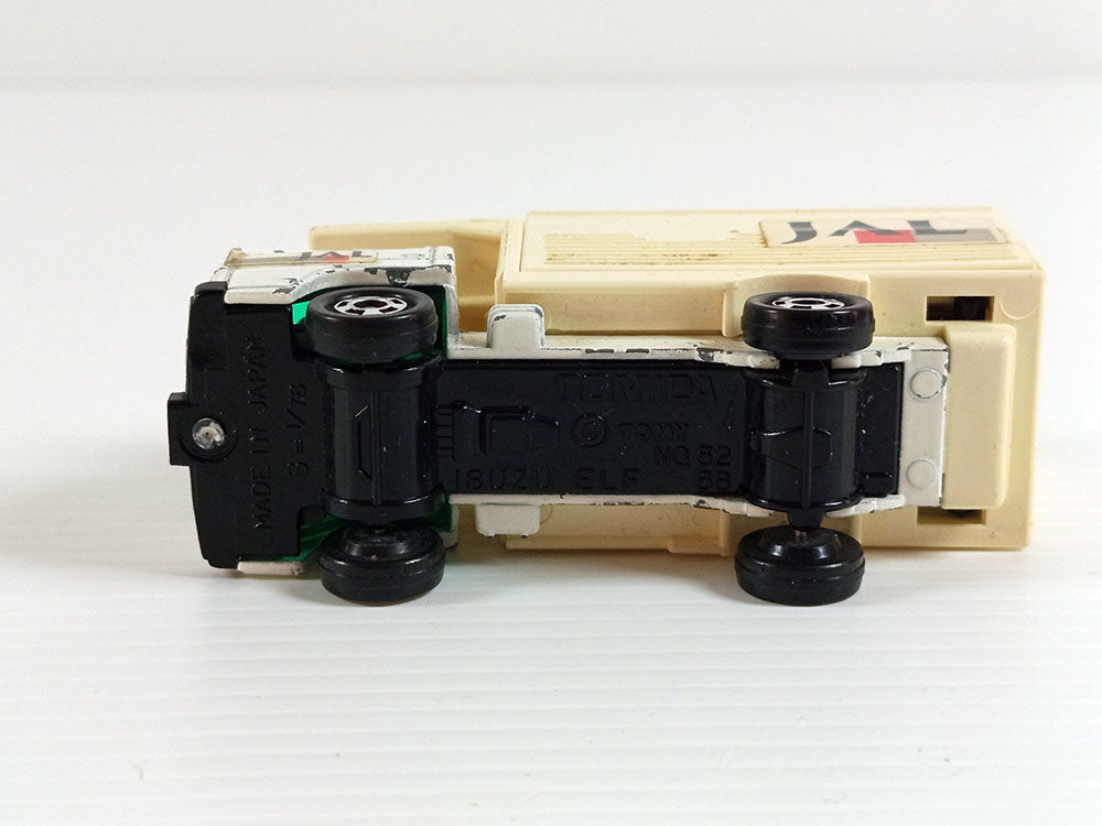 Tomica Jumbo Airport Set (JAL Japan Airlines)