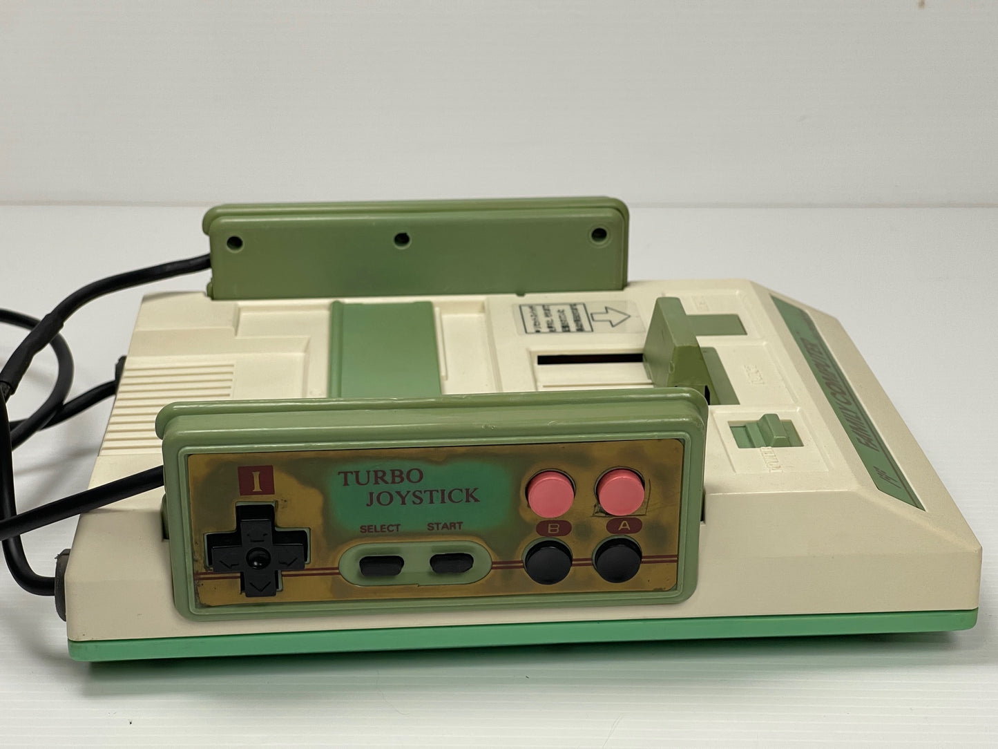 Taiwan 80's Fami-Clone System HVC-001 (AV MOD, VER )